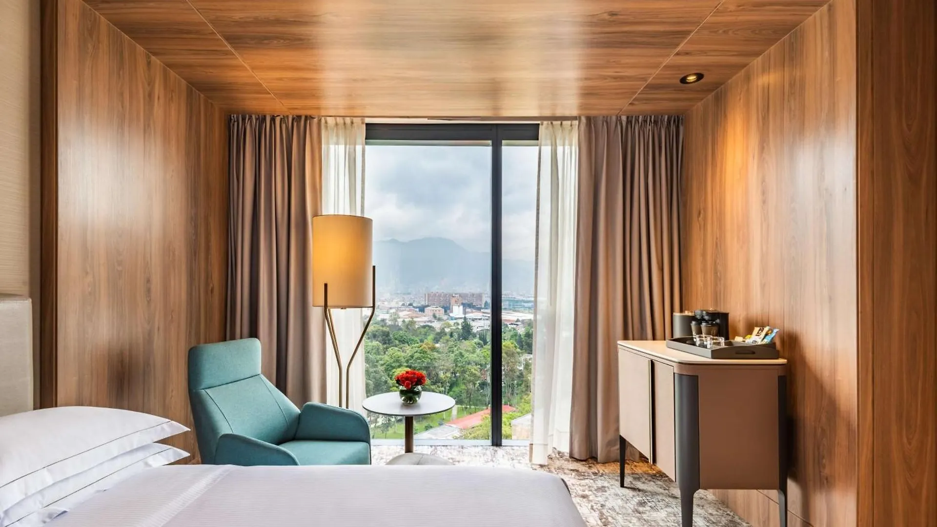 Отель Hilton Bogota Corferias 4*,